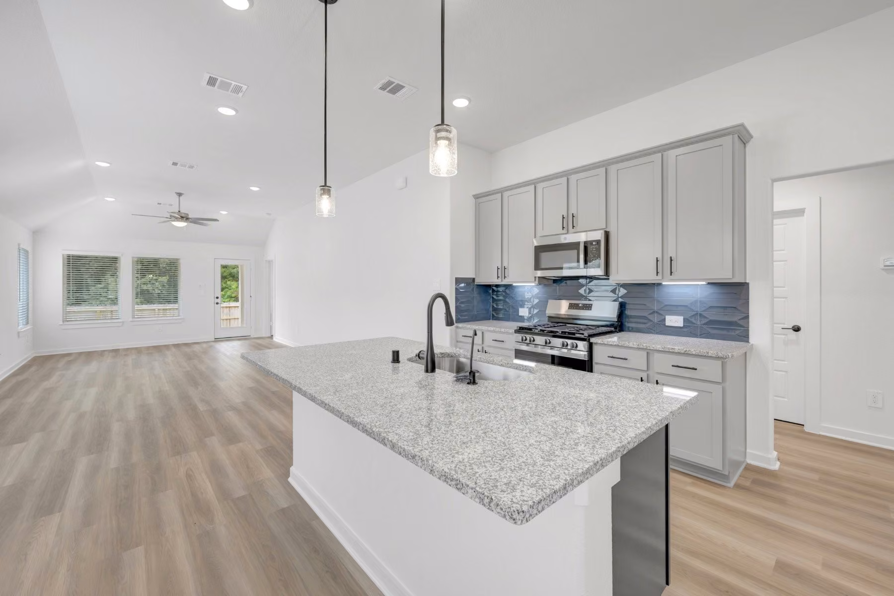Photo 3 of 10398 Antonio Avenue, Montgomery, TX
