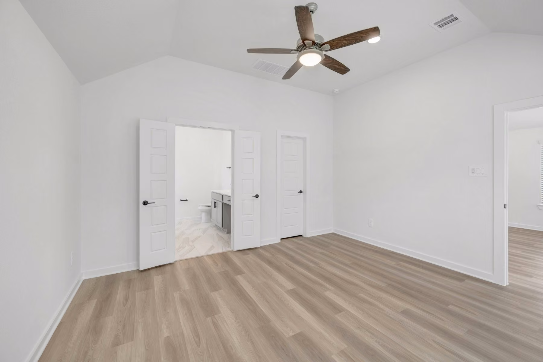 Photo 5 of 10398 Antonio Avenue, Montgomery, TX