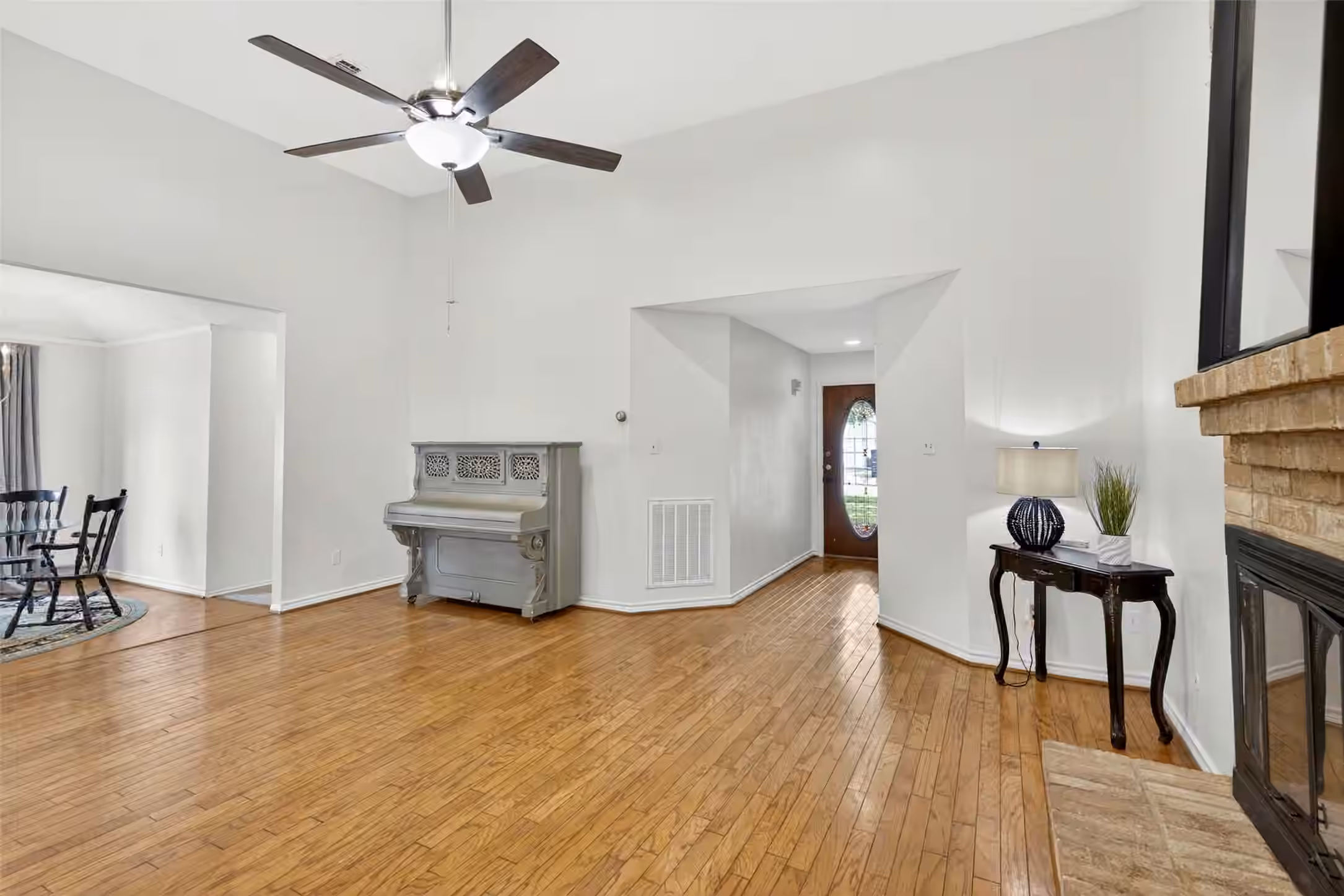 Photo 7 of 9206 Kirkleigh Street, Spring, TX