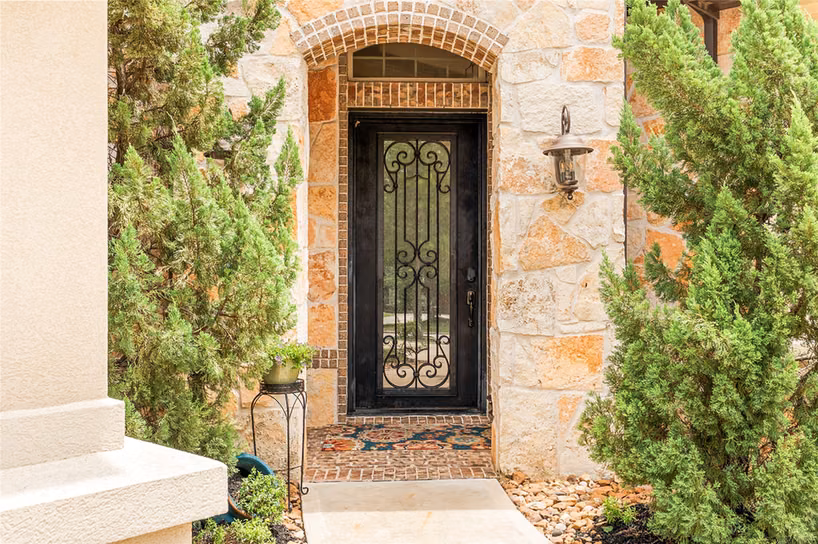 Photo 5 of 34134 Mill Creek Way, Pinehurst, TX