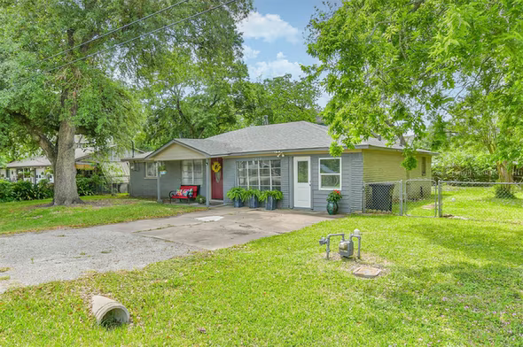 Photo 2 of 1217 Esther Street, Kemah, TX