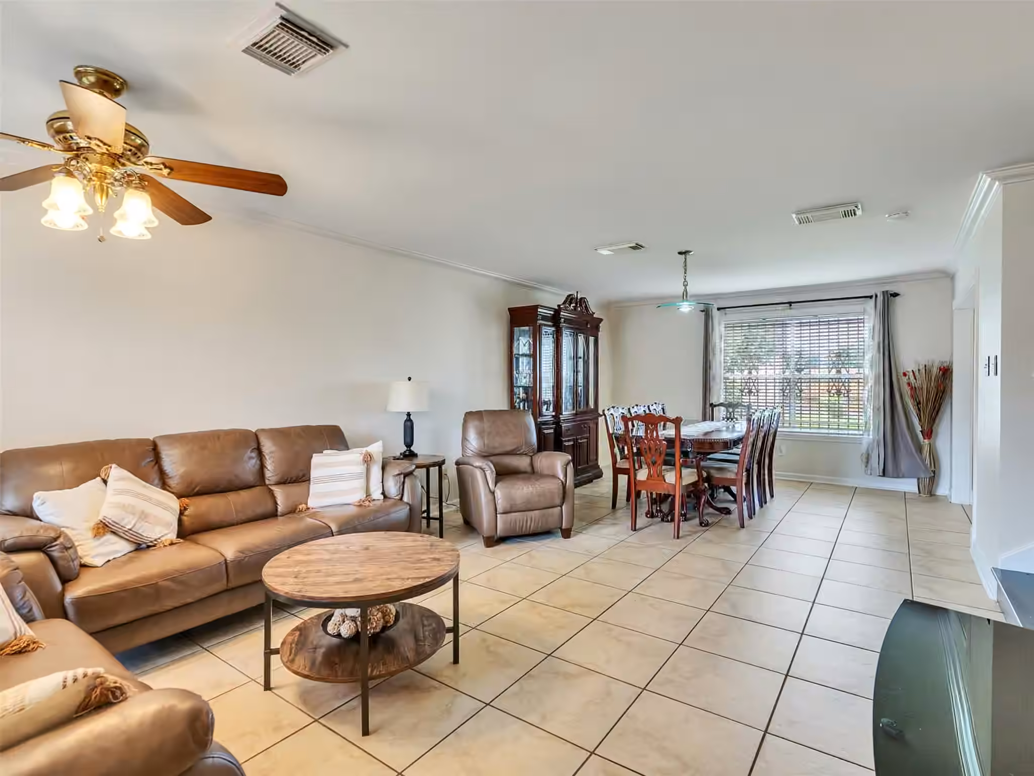 Photo 4 of 10811 Meadow Walk Lane, Houston, TX