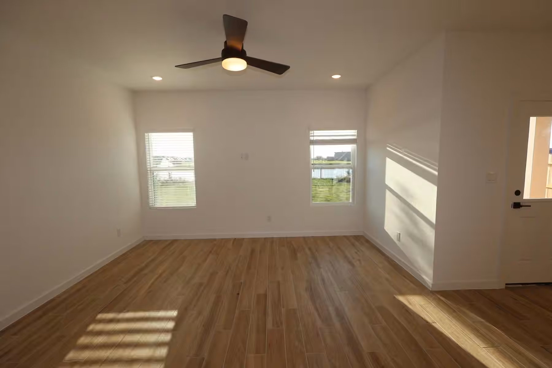 Photo 5 of 7926 Jade Crest Drive, Angleton, TX