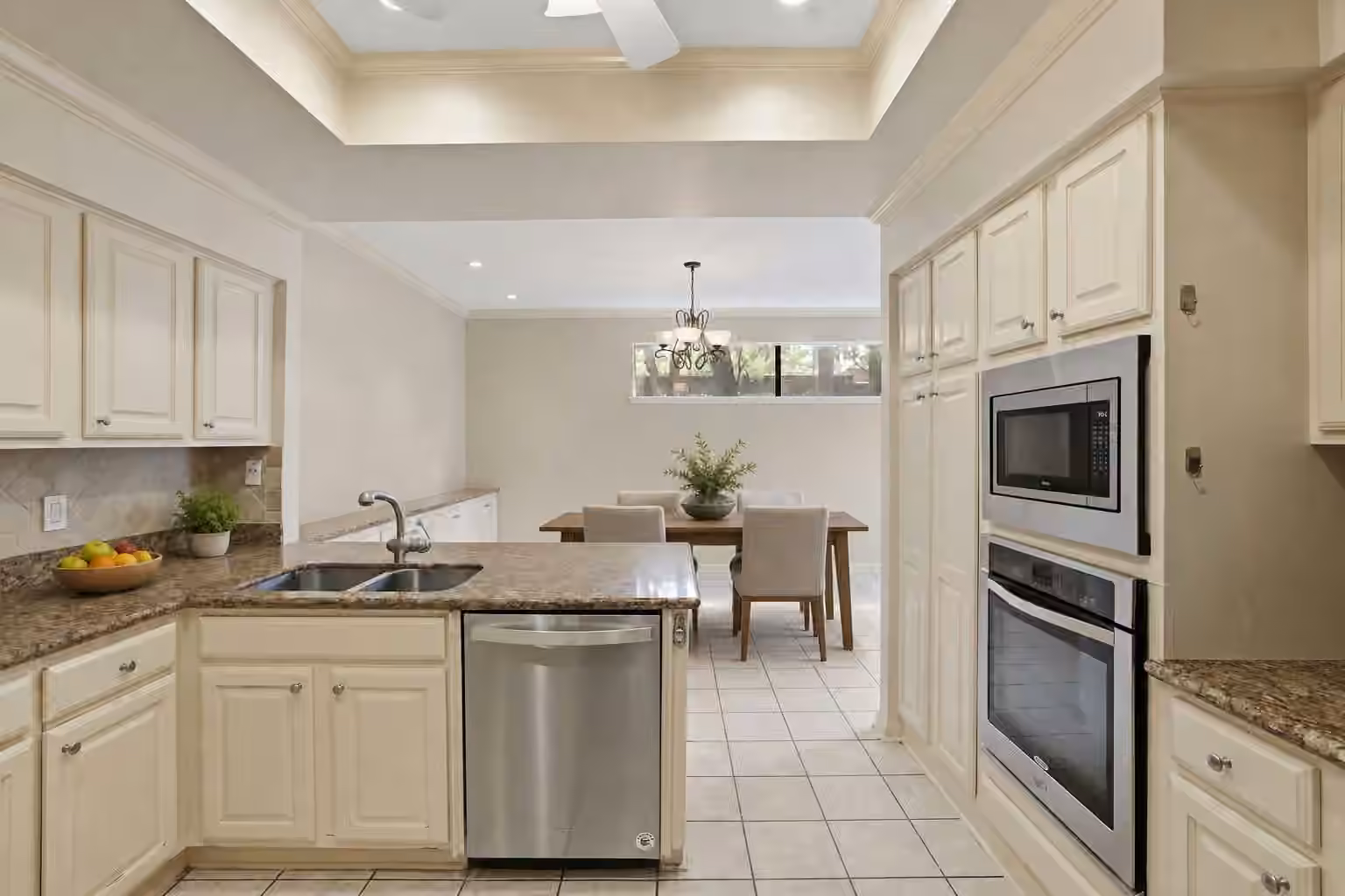 Photo 6 of 332 Litchfield Lane 38, Houston, TX