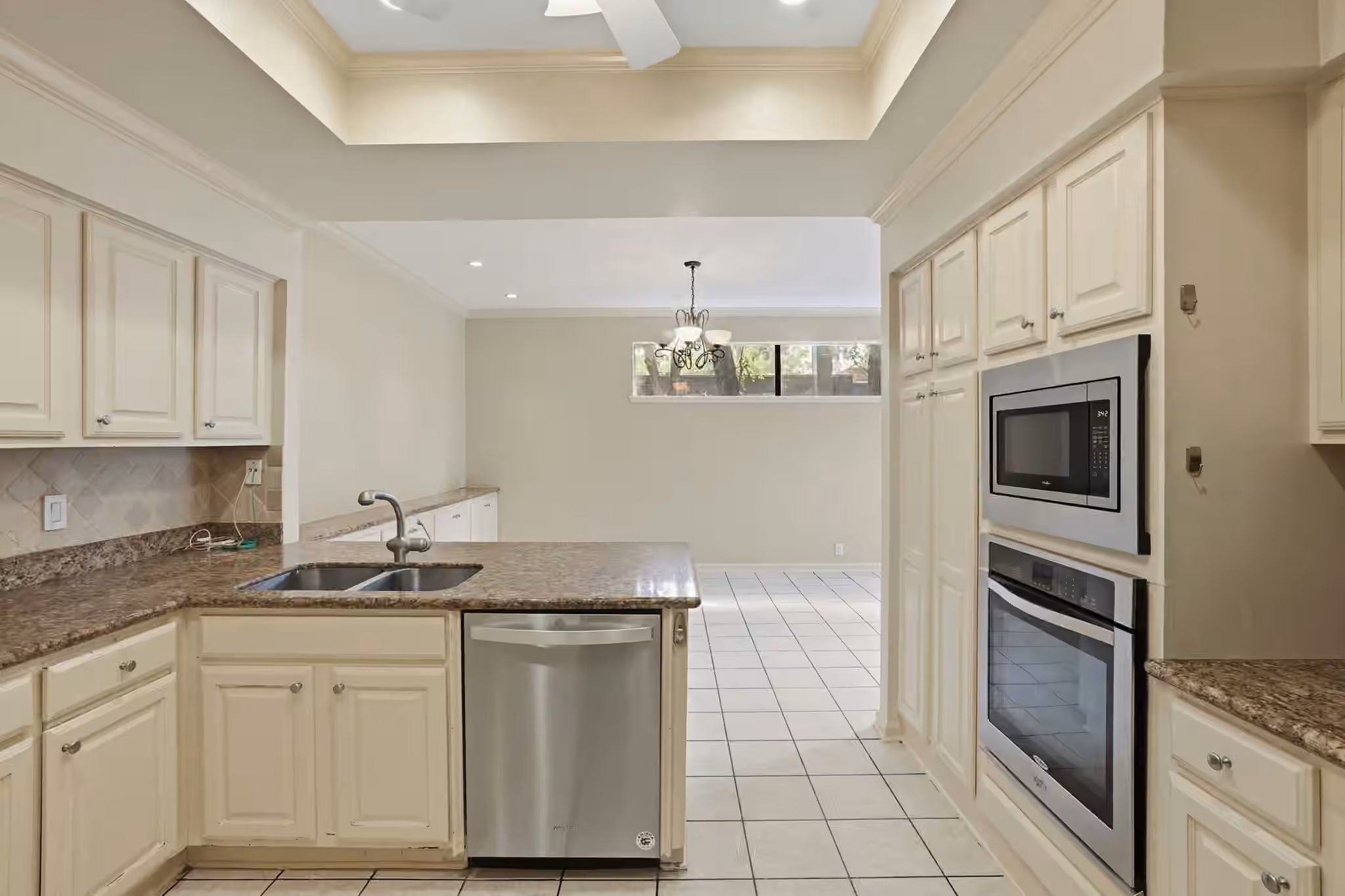 Photo 7 of 332 Litchfield Lane 38, Houston, TX