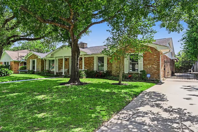 Photo 2 of 3311 Longfield Circle, Houston, TX