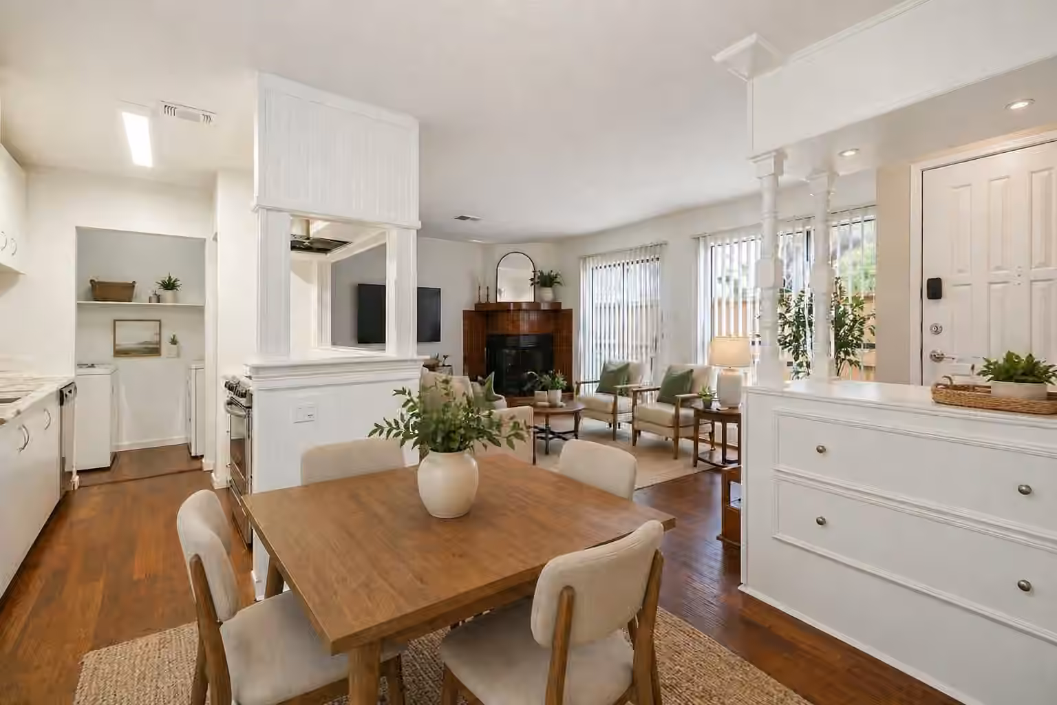 Photo 4 of 3606 Ocee Street, Houston, TX