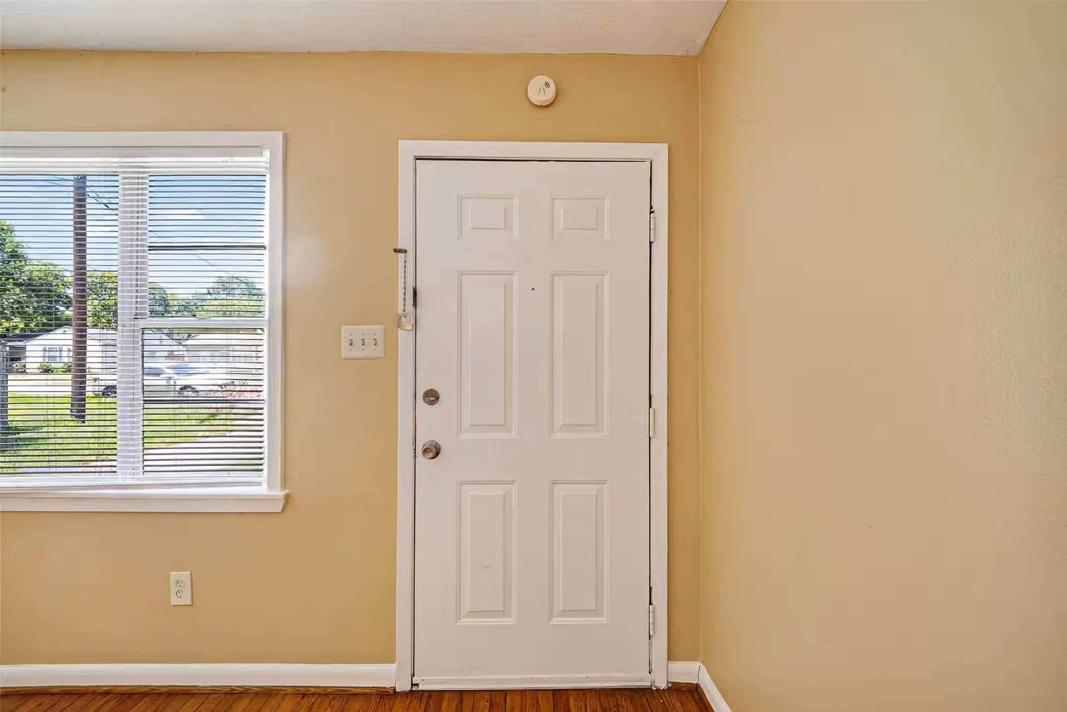 Photo 6 of 313 Greenbriar Drive, Baytown, TX