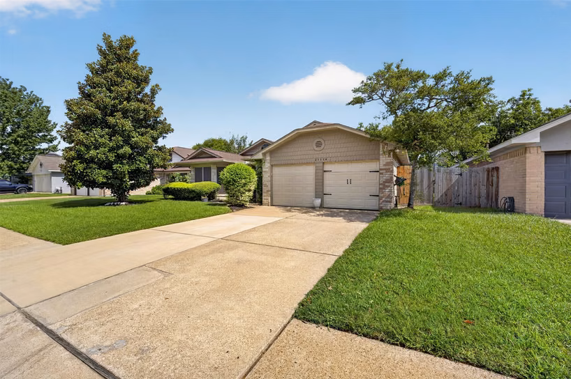 Photo 3 of 21114 Western Valley Drive, Katy, TX