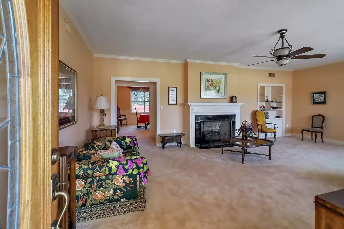 Photo 5 of 405 Park Street, Anahuac, TX